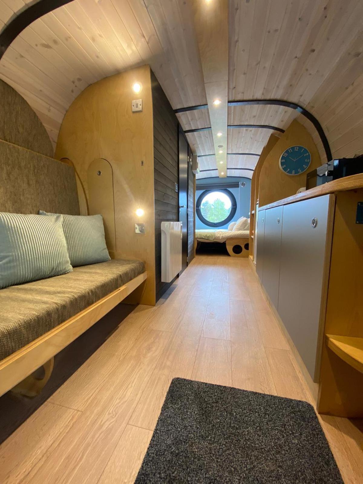 Celtic Minor Pods Villa Ystalyfera Bagian luar foto